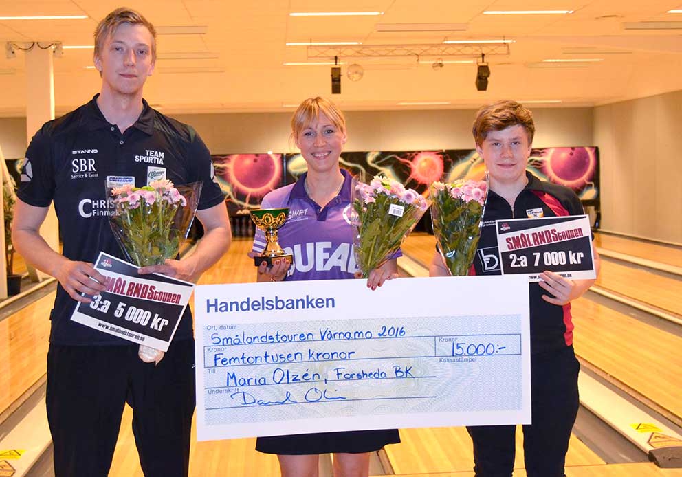 Gustav Ranstrand, Maria Olzén och Sebastian Mårtensson. Dagens bästa bowlare. Foto: Bowlingmagasinet.