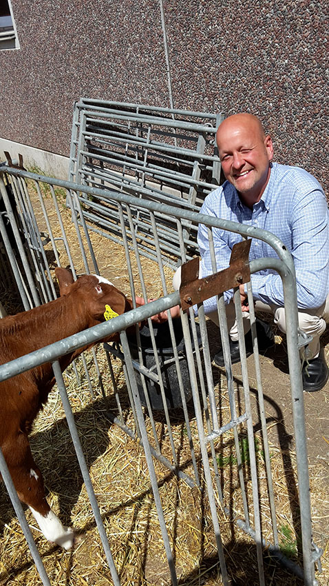 1 000 kronor per ko och år vill Kristdemokraternas jordbrukspolitiska talesperson Magnus Oscarsson ge till bönderna.