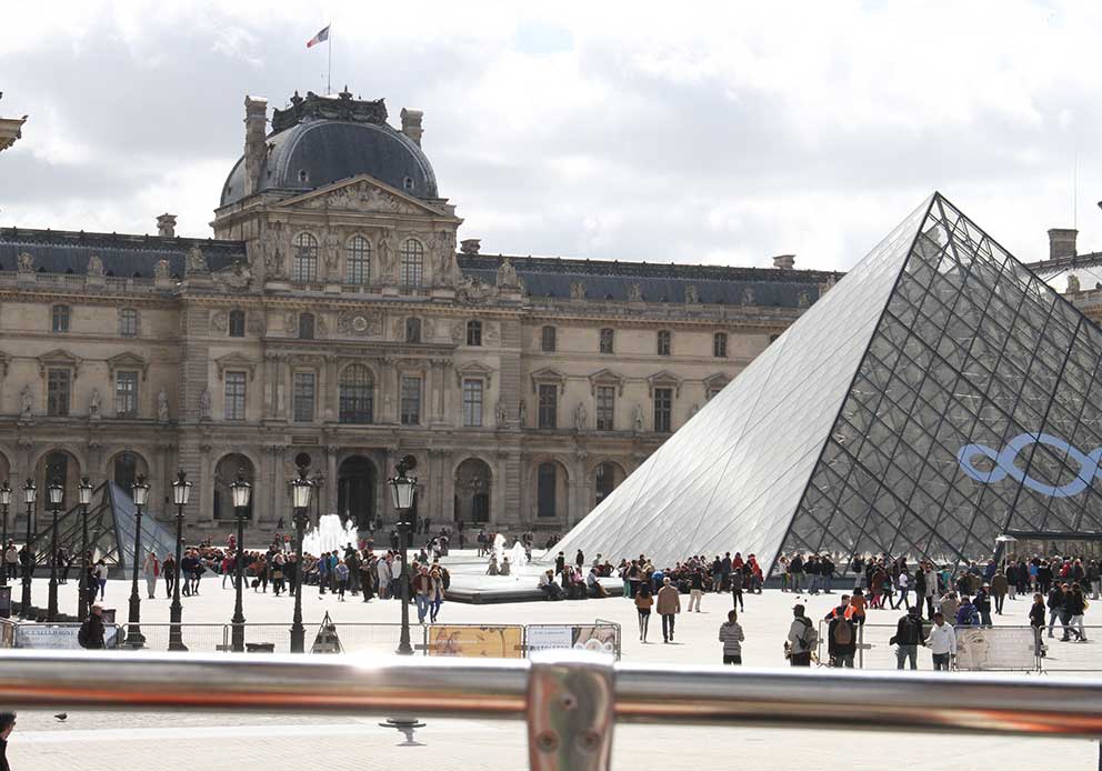 Paris: Där gammalt och nytt möts men dit också terrorn kommit. Foto: Per Bunnstad