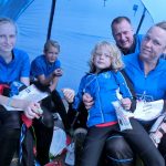 Hela familjen Nilsson från Maramö och OK Stigen samlad efter fjärde etappen. Fån vänster. Alma, Elisa, Olle, pappa Björn och mamma Anna.