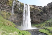 Här kan man tala om vatten men så är det också på Island.