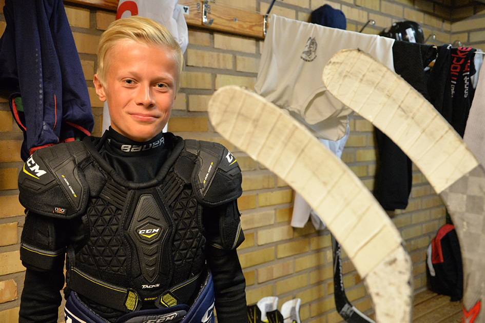 Anton Svensson från Värnamo är på hockeyläger i Skillingaryd.