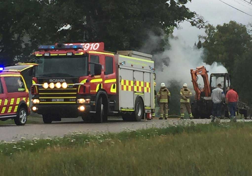 Brand i traktor i Kolvarp. Foto: Ronny Ulvedalen