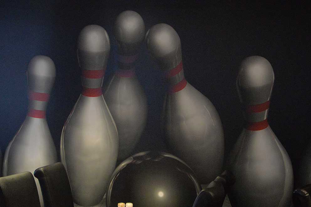 Tapeterna i restaurangen ger en viss bowlingkänsla.