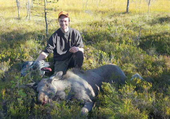 Erik Gustavsson sköt årets första älg. 