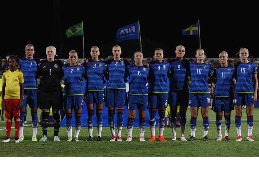 Sveriges lag inför matchen mot Brasilien. Annan Anvegård har nummer 10. Foto: FIFA
